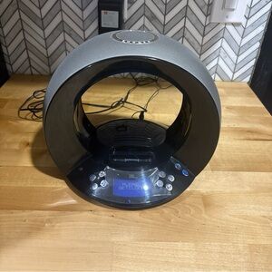 JBL " On Time" Audio Dock Alarm Clock AUX Radio iPod Dock Black